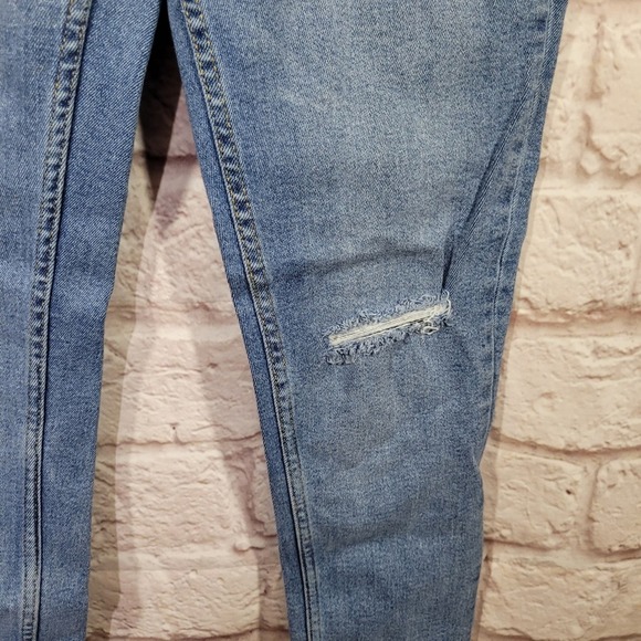 Zara High Rise Light Wash Distressed Skinny Jeans - Picture 4 of 9
